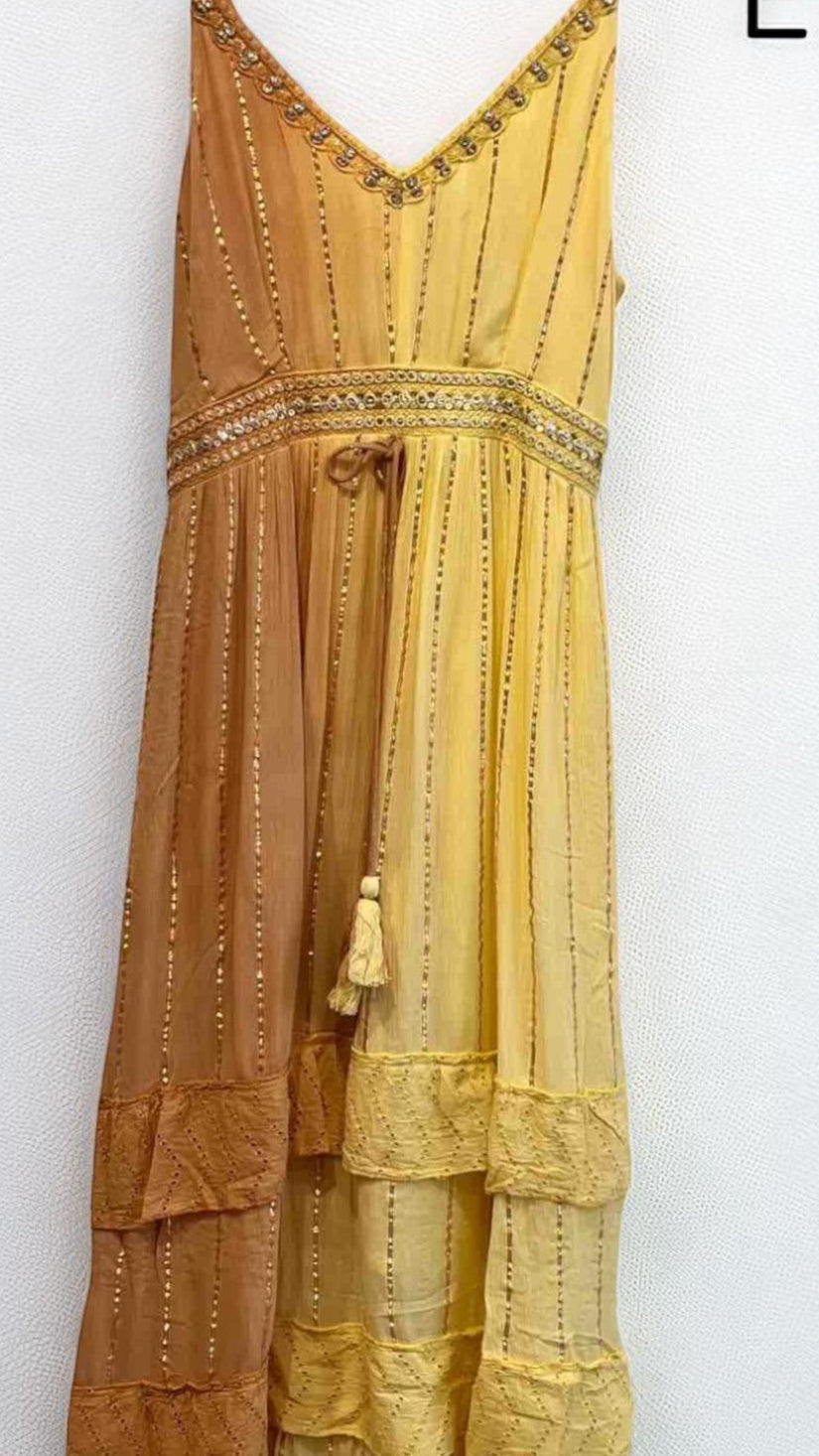 Vestido “Dorada Libertad” con lentejuelas y degradado tierra-oro