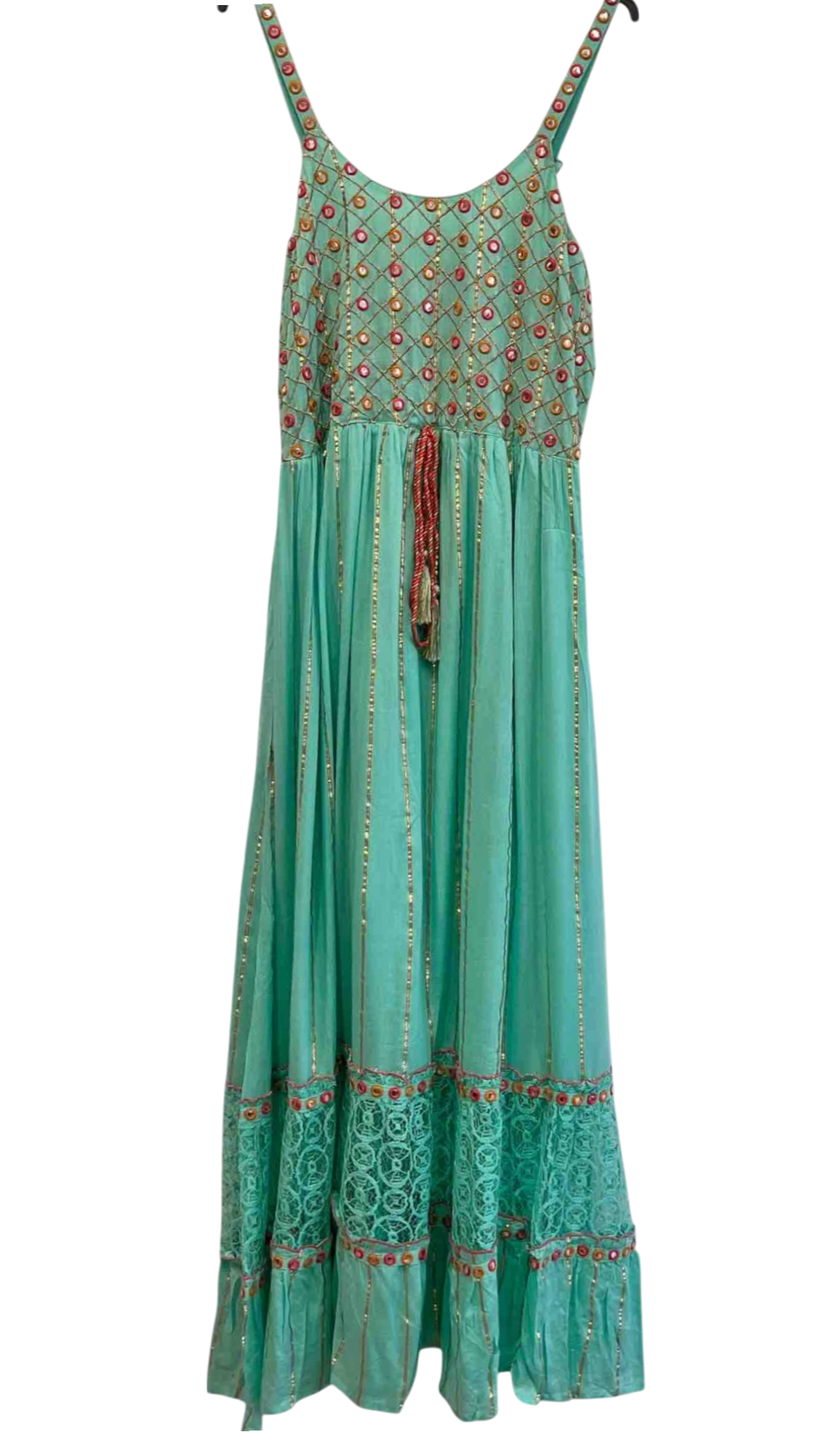 Vestido “Espejismo de Jade” con bordado espejo y encaje