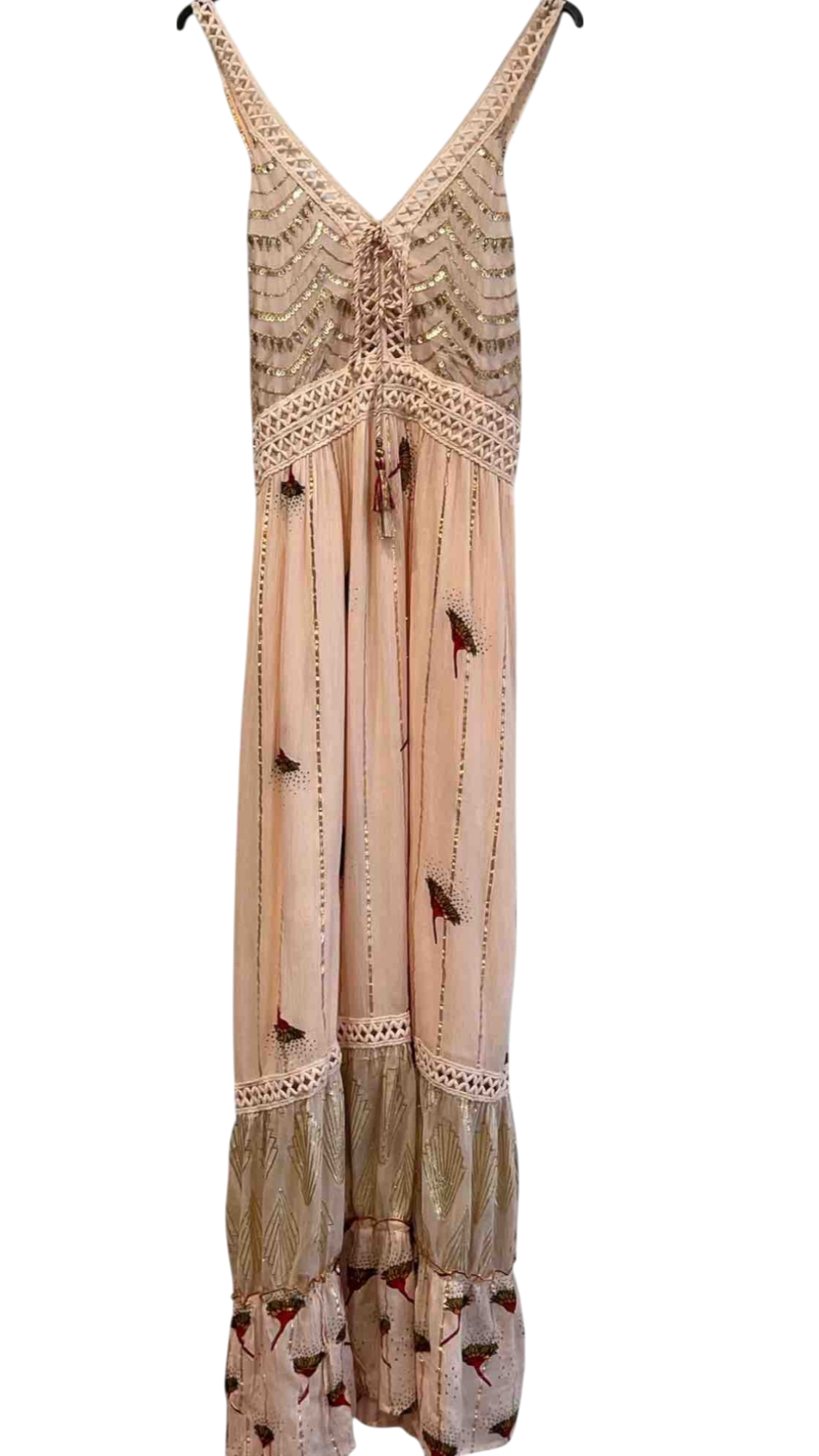 Vestido largo nude con bordado de aves y detalles artesanales