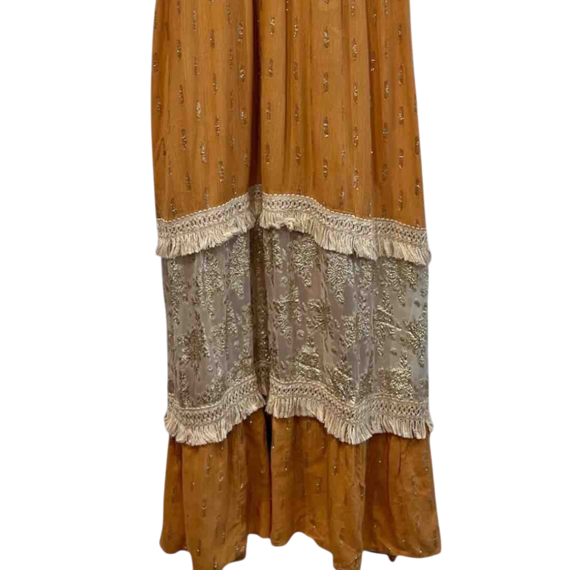 Vestido largo color tierra con crochet y bordado en el bajo