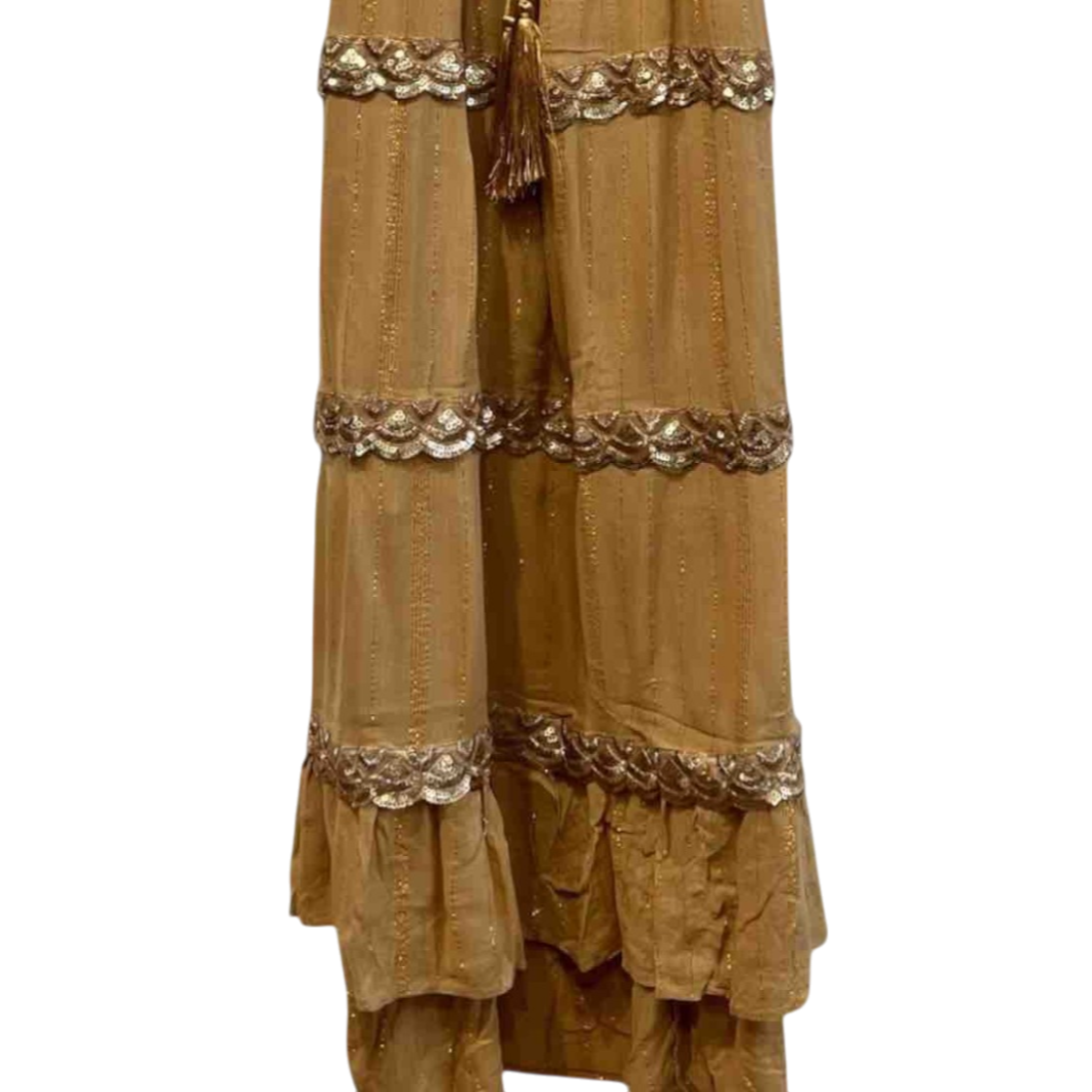 Vestido largo mostaza con detalles dorados