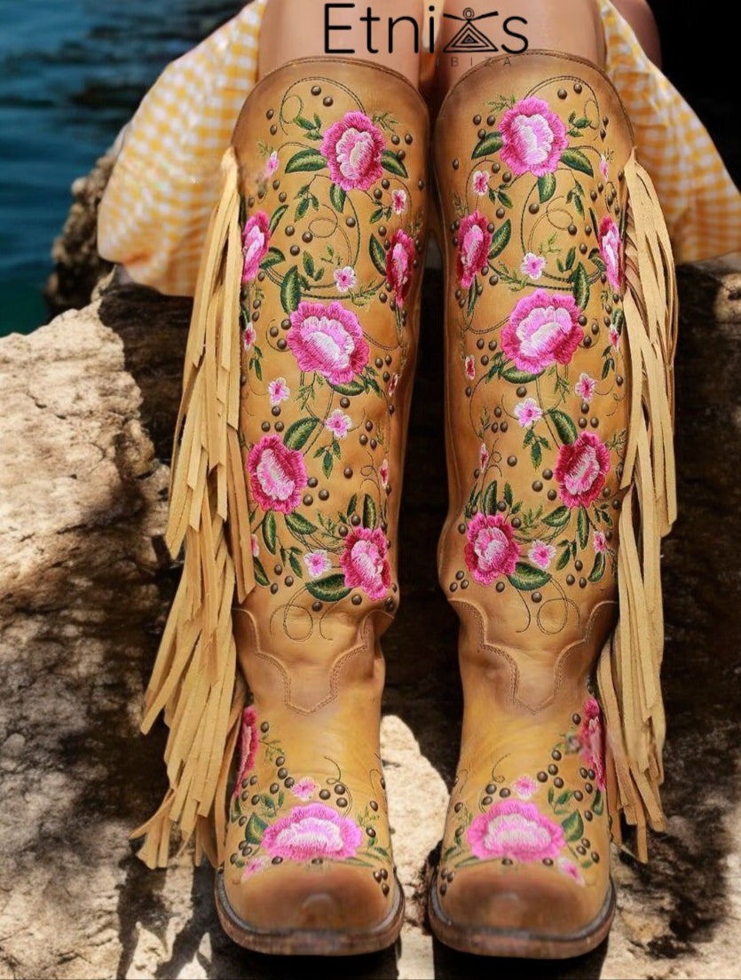 Botas Jardín Nómada – Bordadas con Flecos en Rosa