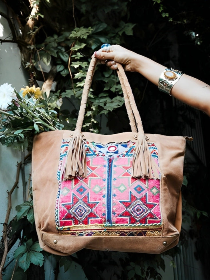 Bolso Tote 'Kaira' – Cuero Artesanal con Bordado Banjara