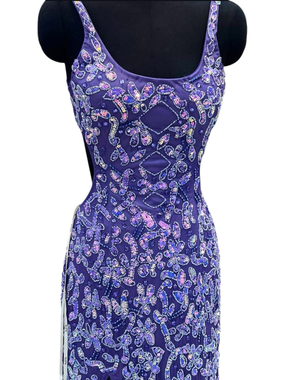 Vestido “Imperio Amatista” – Alta Costura Bordada a Mano