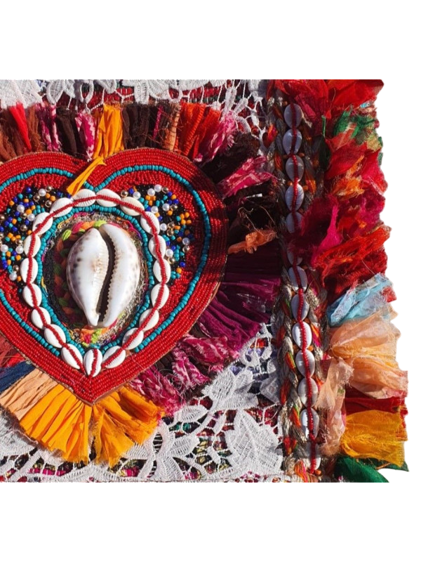 Naya Shell Handcrafted Bag – Unique hand-embroidered piece with a central shell