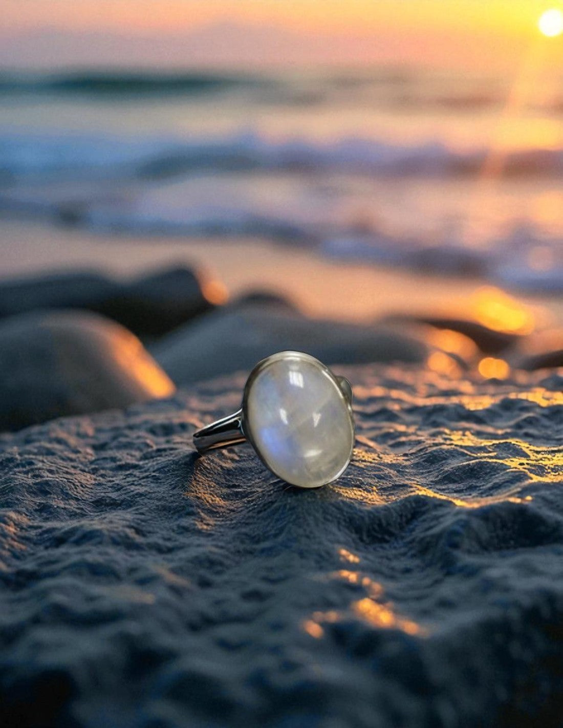 Anillo de Plata con Piedra Luna · Ajustable