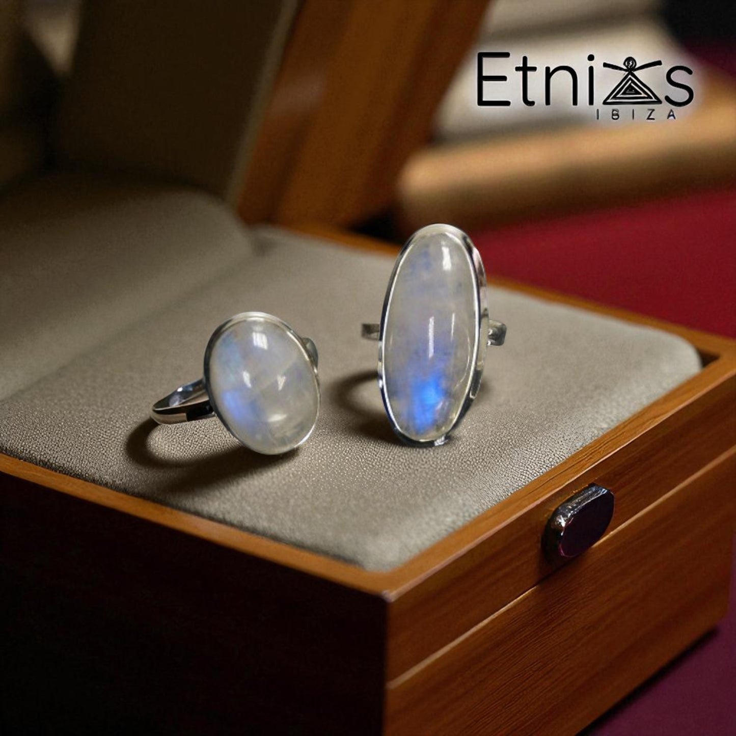 Anillo de Plata con Piedra Luna · Ajustable