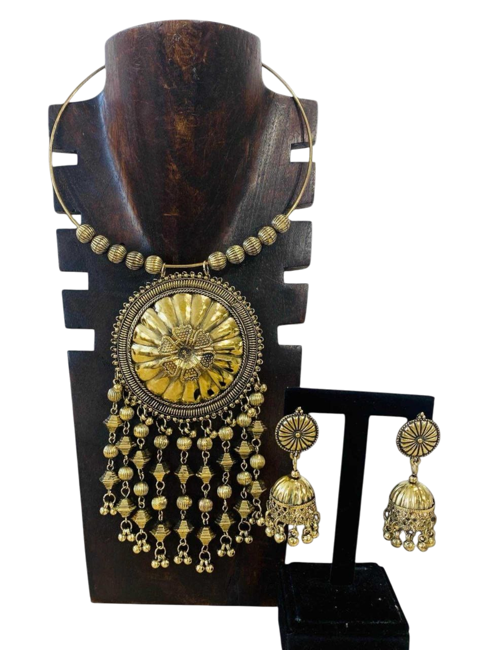 Solar Tribe Breastplate Necklace – Handcrafted embroidery with shells