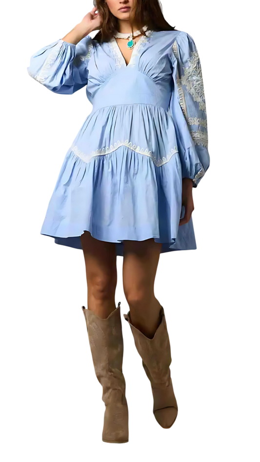 Azul Sagrado – Vestido corto con mangas bordadas