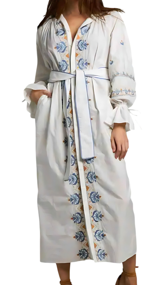 Brisa de Oriente – Vestido Blanco y Azul con bordados artesanales