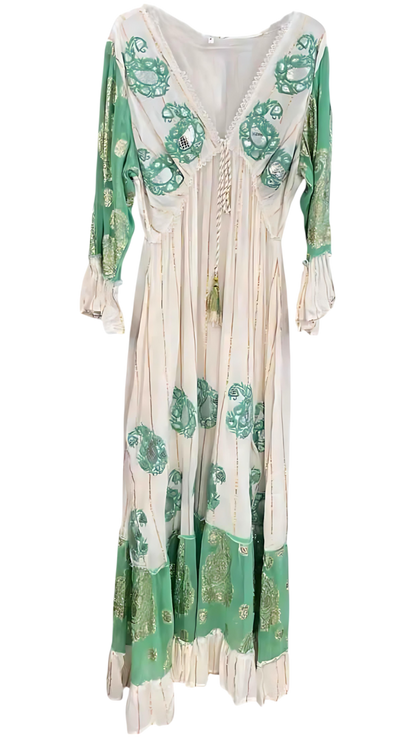 🌿 Espejismo Sagrado – Vestido con bordados dorados y cristales