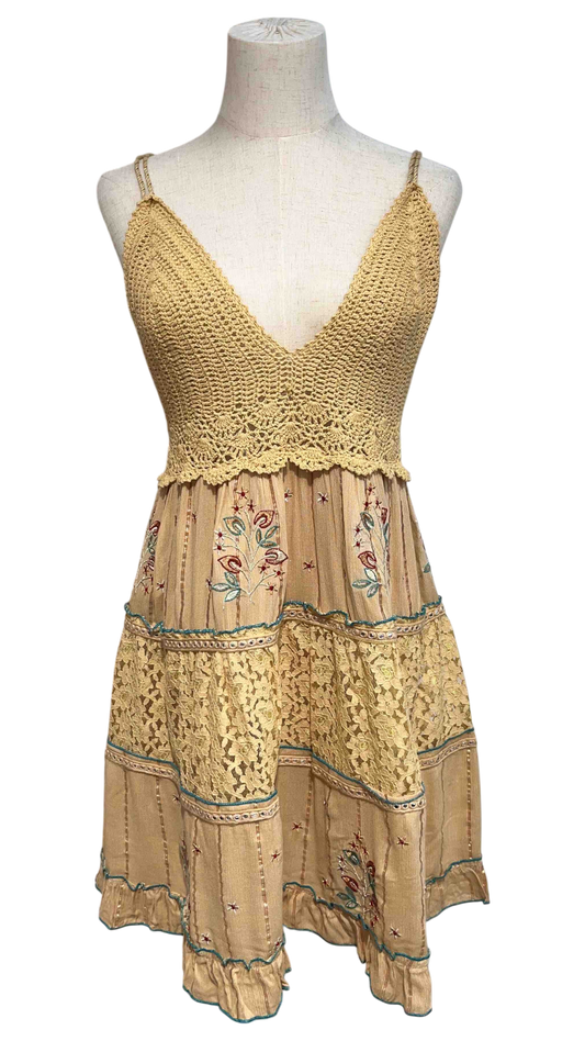 Short dress “Zahara Crochet” with lace and handmade embroidery