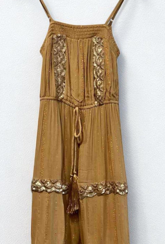Vestido largo mostaza con detalles dorados