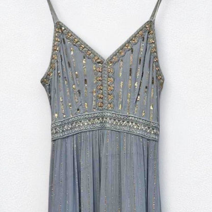 Vestido largo azul y verde con tirantes y bordado dorado