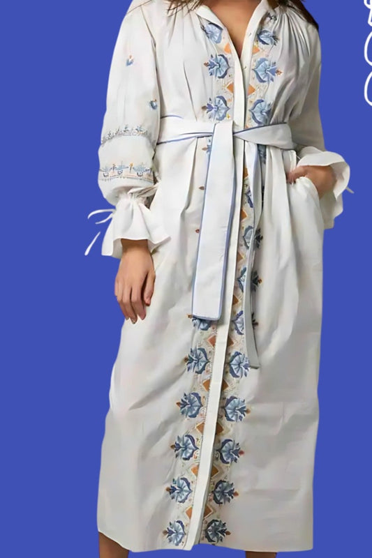 Brisa de Oriente – Vestido Blanco y Azul con bordados artesanales