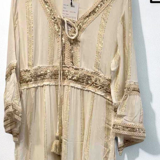 Vestido Destellos  con detalles dorados