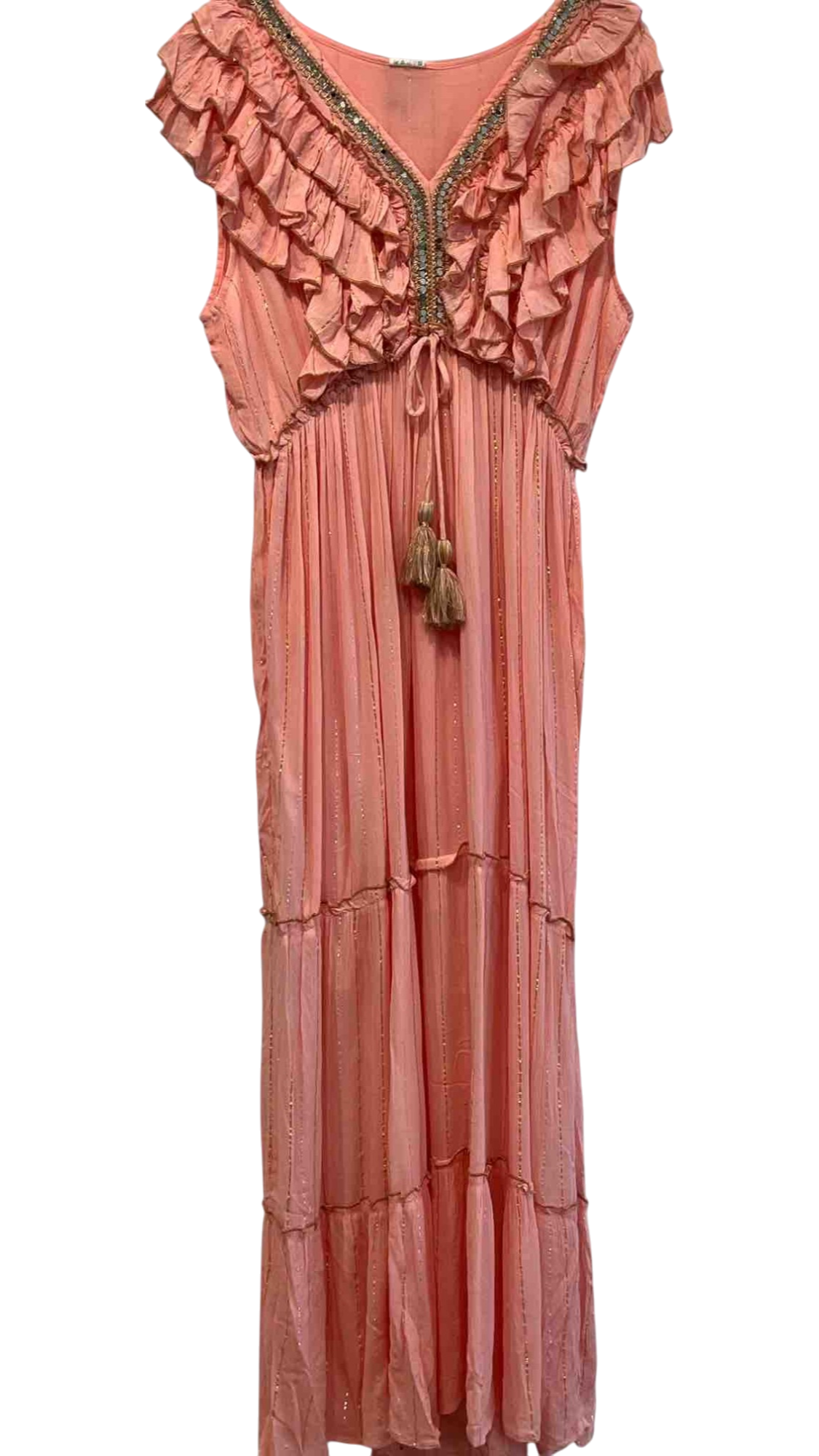 Vestido “Duna Rosada” con volantes y escote bordado