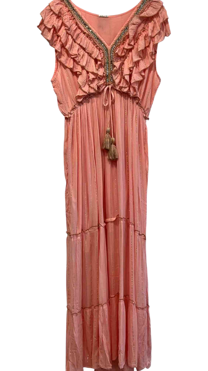Vestido “Duna Rosada” con volantes y escote bordado