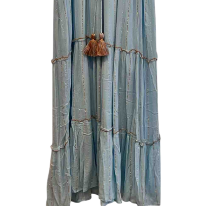 Vestido largo con volantes y bordado dorado – Azul Cielo