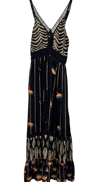 Vestido largo negro con bordado dorado y estampado de aves