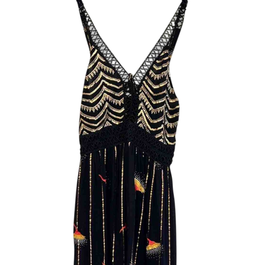 Vestido largo negro con bordado dorado y estampado de aves