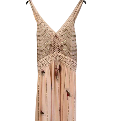 Vestido largo nude con bordado de aves y detalles artesanales