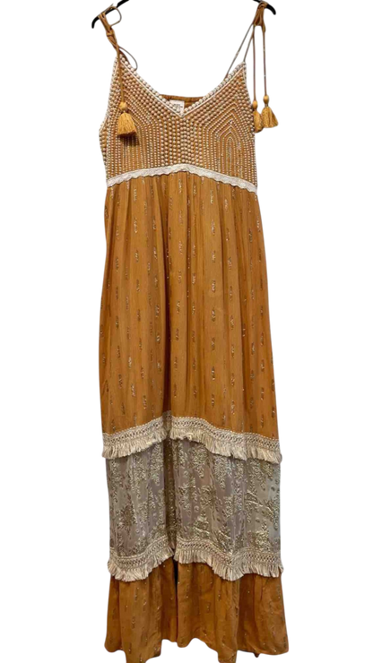Vestido largo color tierra con crochet y bordado en el bajo
