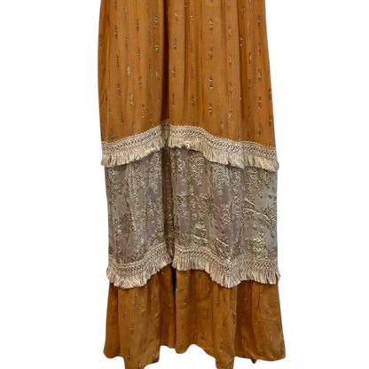 Vestido largo color tierra con crochet y bordado en el bajo