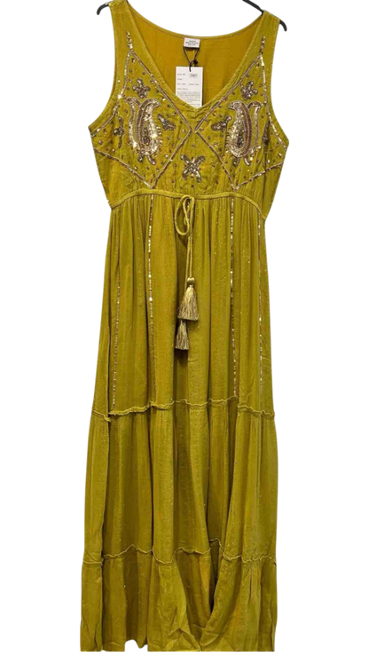 Vestido largo verde lima con bordado dorado