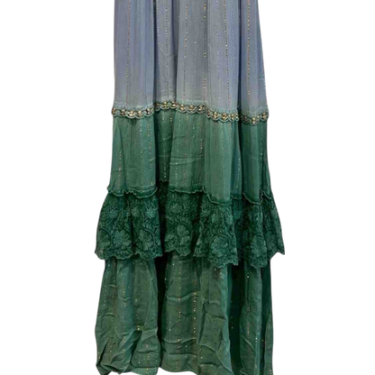 Vestido largo azul y verde con tirantes y bordado dorado