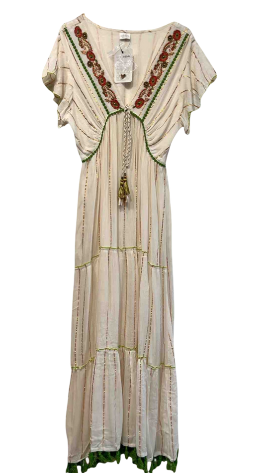 Vestido largo con bordado floral y detalles verdes