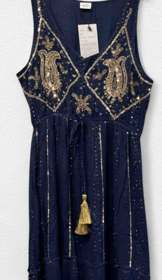 Vestido largo azul noche con bordado dorado