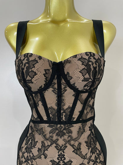 Vestido Midi de Encaje y Tirantes Anchos