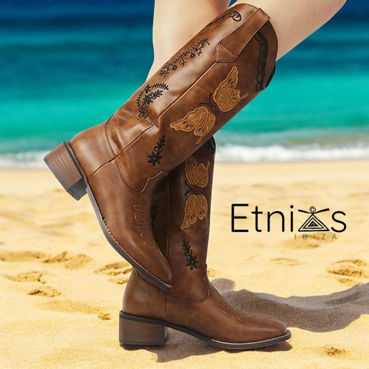 Botas Dulce Descarada – Mariposas Doradas sobre Rebeldía Marrón