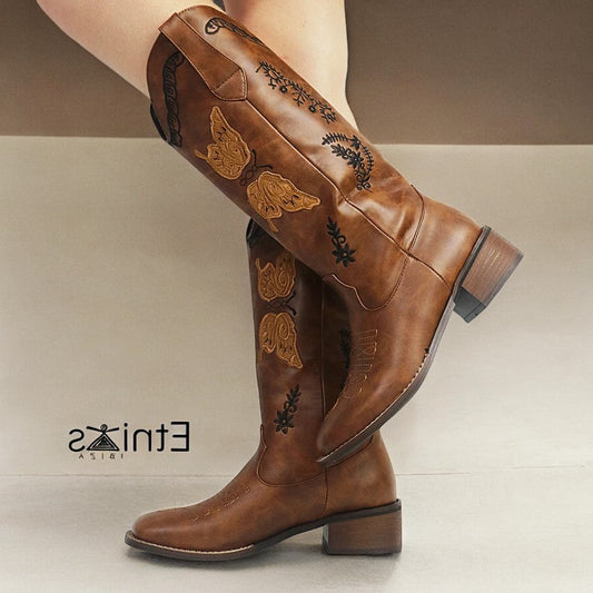 Botas Dulce Descarada – Mariposas Doradas sobre Rebeldía Marrón