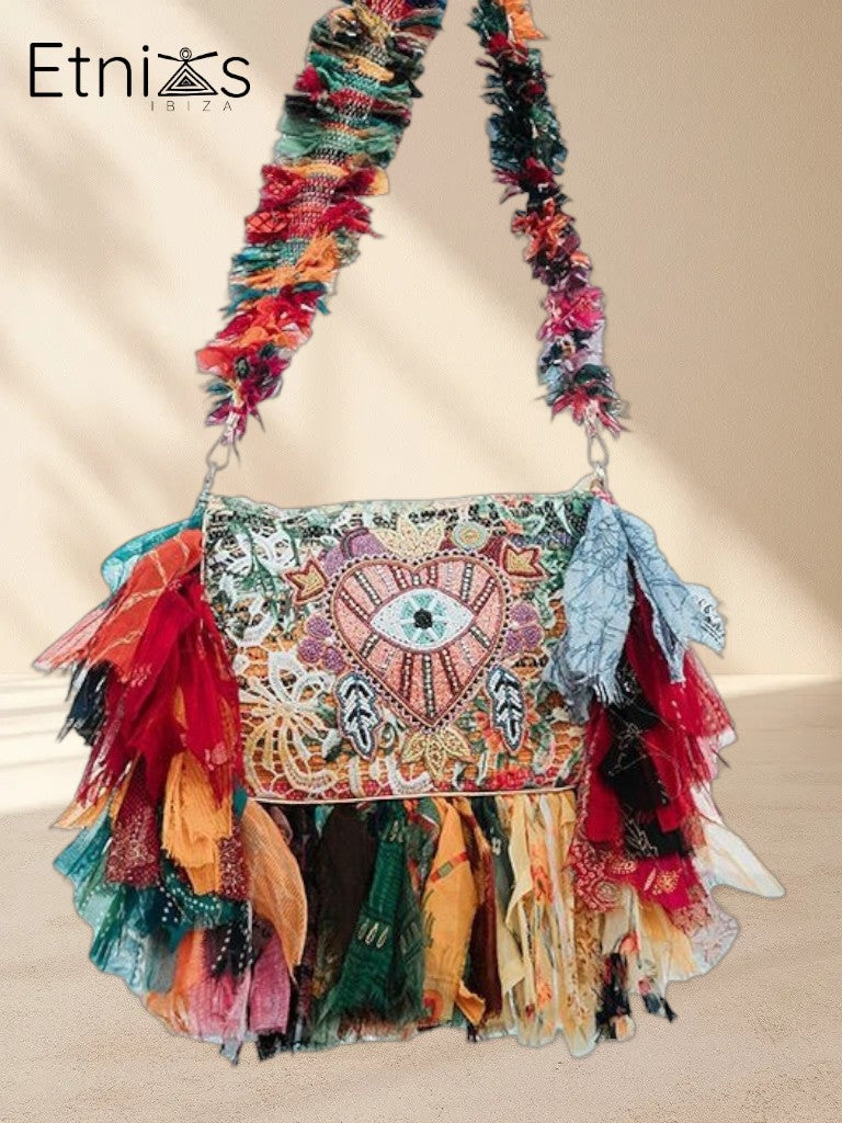 Bolso Artesanal con tegidos reciclados y bordados