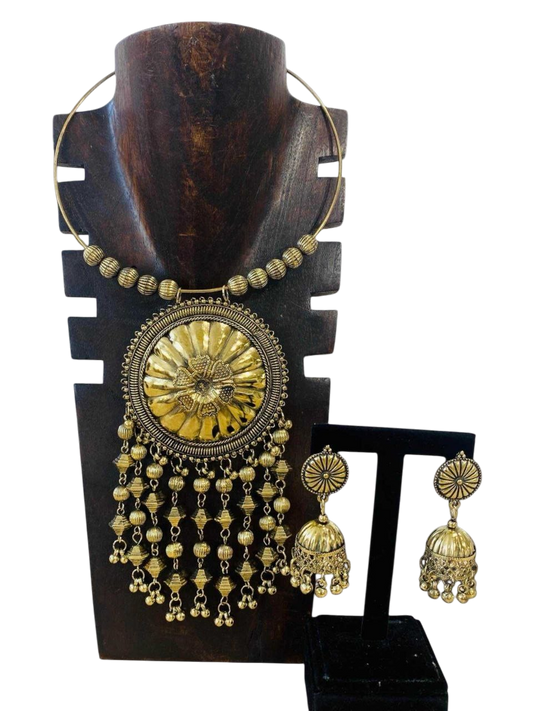 Solar Tribe Breastplate Necklace – Handcrafted embroidery with shells